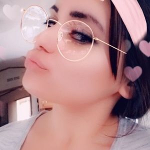 Meet your Posher, Ana